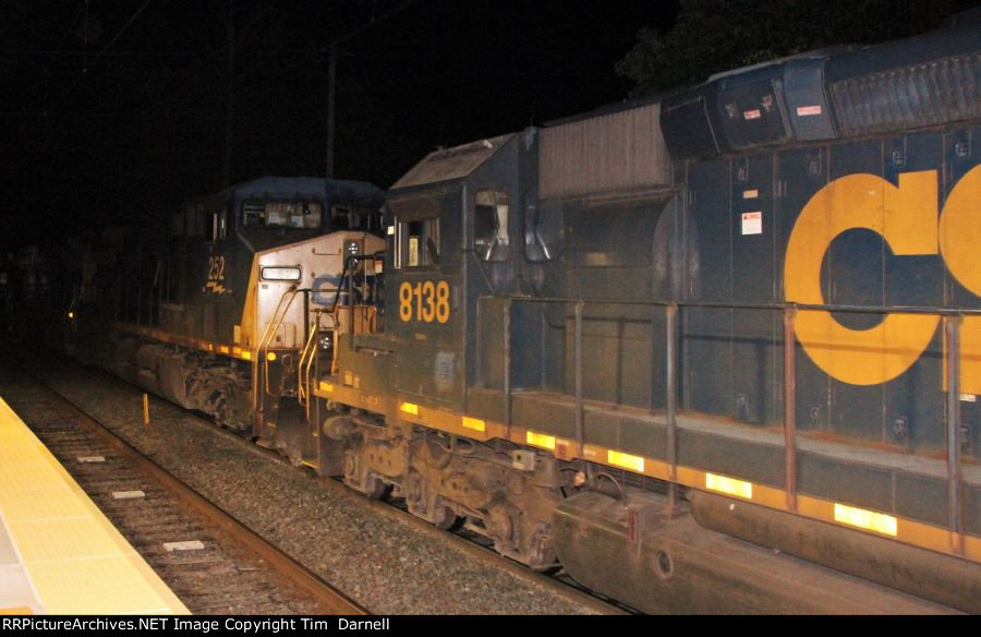 CSX 8138 on Q404